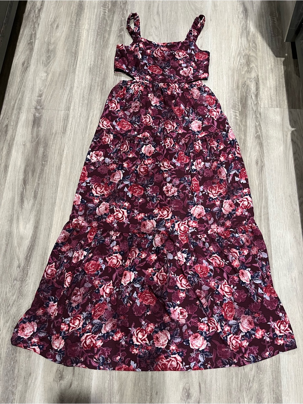 Rewind Floral Cut Out Maxi Dress. Size Medium.